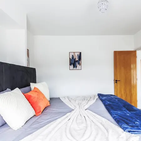 Tatil Evi 4br With Parkingnear Heaton Park Sleeps 10