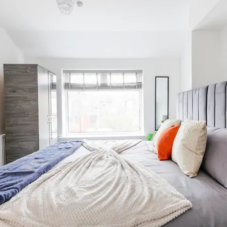 4br With Parkingnear Heaton Park Sleeps 10 Manchester