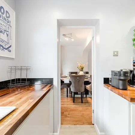 Etihad & Co-op Live 3-bed Free Parking *