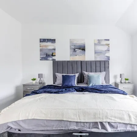 4br With Parkingnear Heaton Park Sleeps 10 *