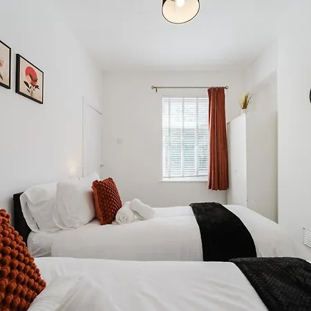 4 Bed Team L Free Parking L Families L Discounted, Free Early And Late Check In - Outs And Vouchers Included Tatil Evi