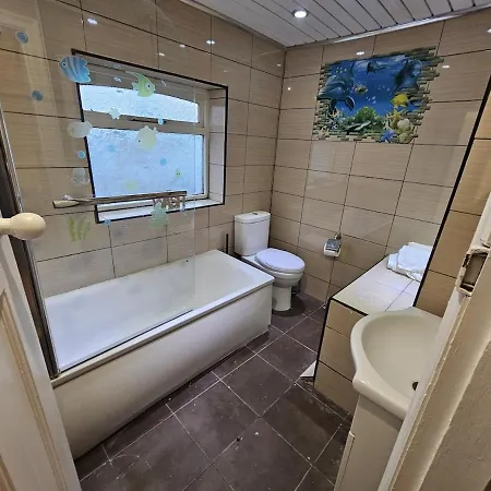 Prázdninový dům 3 Bedrooms Sleeps 7 Free Parking Manchester