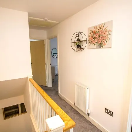 Tatil Evi 4br House + Parking Near Etihad & Co-op Live