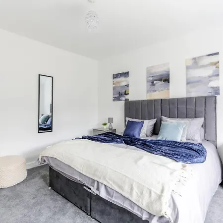 4br With Parkingnear Heaton Park Sleeps 10 Tatil Evi