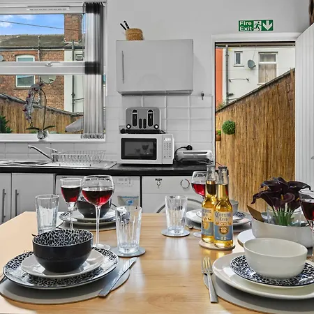 2 Bed Retreat -near Mri Oxford Rd- Sleeps 5 * Manchester