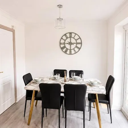 4 Bedroom, 3 Bathrooms With Parking Casa de Férias Manchester