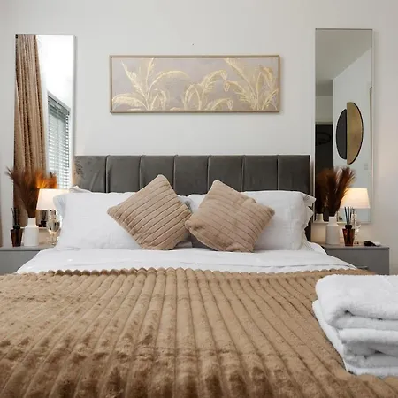 Casa de Férias Modern 3-bed W Pool Table N Etihad & Co-op Live Manchester