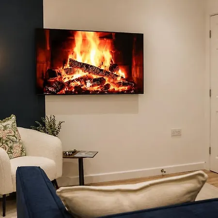 Spacious 3-bed - Ps5 -sleeps 8 - Near Etihad - Near Centre Casa de Férias