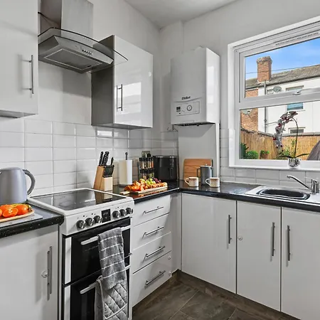 2 Bed Retreat -near Mri Oxford Rd- Sleeps 5 Casa de Férias *