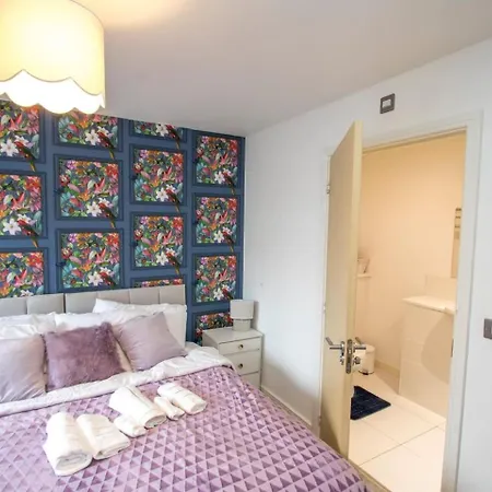 Tatil Evi 4br House + Parking Near Etihad & Co-op Live