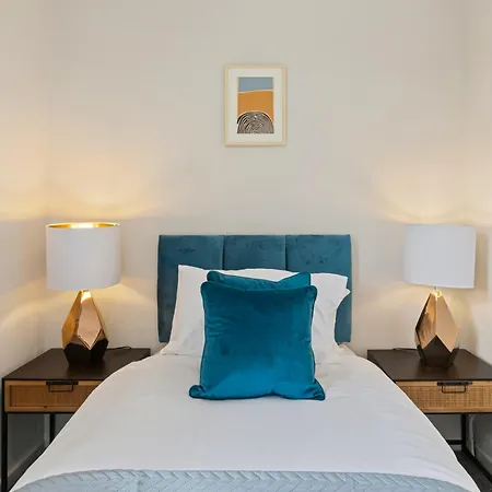 Stylish 3br Mellor House Close To Old Trafford - Sleeps 5