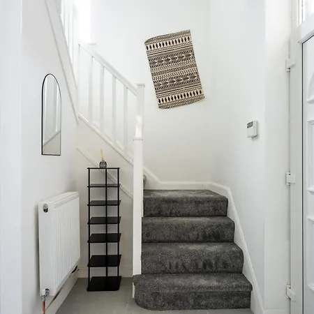 Stylish 2br Home, 10 Mins To Etihad Stadium Casa de Férias *