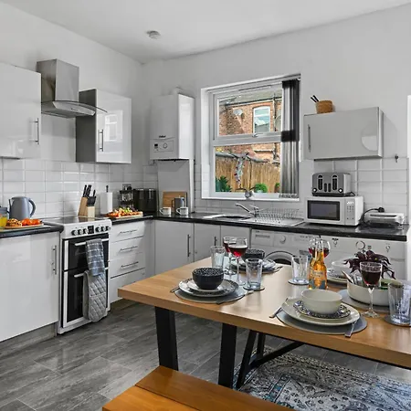 2 Bed Retreat -near Mri Oxford Rd- Sleeps 5 Manchester