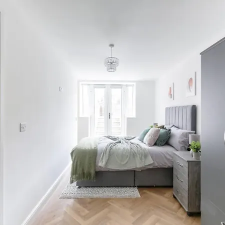 4br With Parkingnear Heaton Park Sleeps 10 *