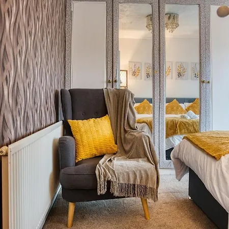 3 Bedrooms Sleeps 7 Free Parking Tatil Evi Manchester