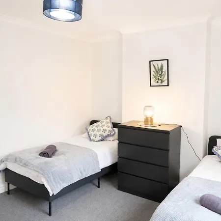 Casa de Férias 6bdr House In Old Trafford Sleeps 15 Parking *