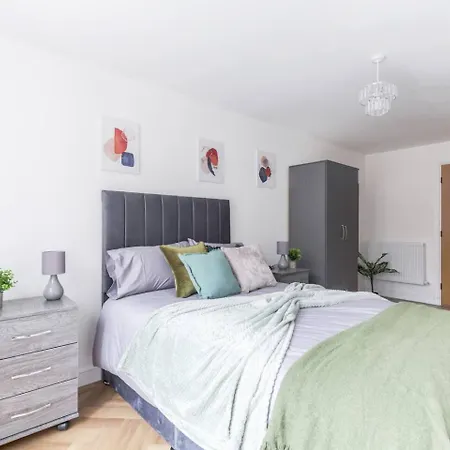 4br With Parkingnear Heaton Park Sleeps 10 Tatil Evi Manchester