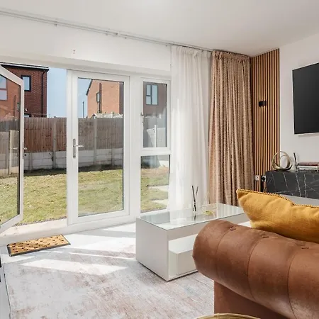 Modern 3-bed W Pool Table N Etihad & Co-op Live Manchester