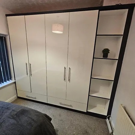 3 Bedrooms Sleeps 7 Free Parking Tatil Evi Manchester