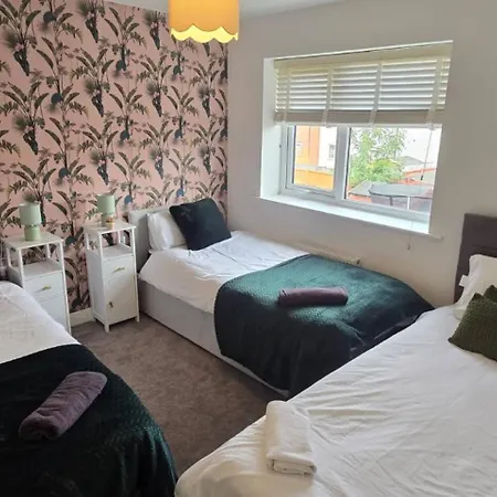 4br House + Parking Near Etihad & Co-op Live * Manchester