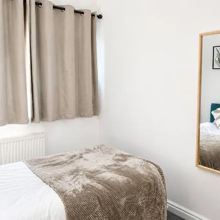 6bdr House In Old Trafford Sleeps 15 Parking Casa de Férias *