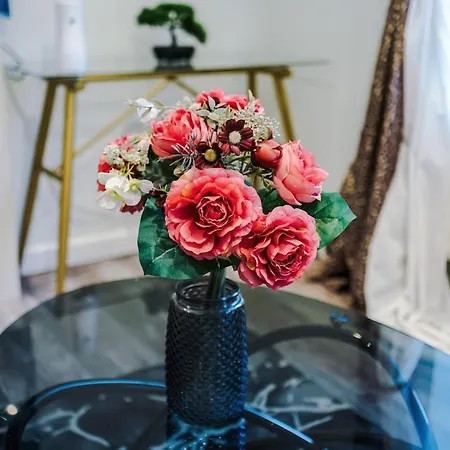 Vidale Court 2, Paprika Close- 4 Bedrooms Sleeps 7 Manchester