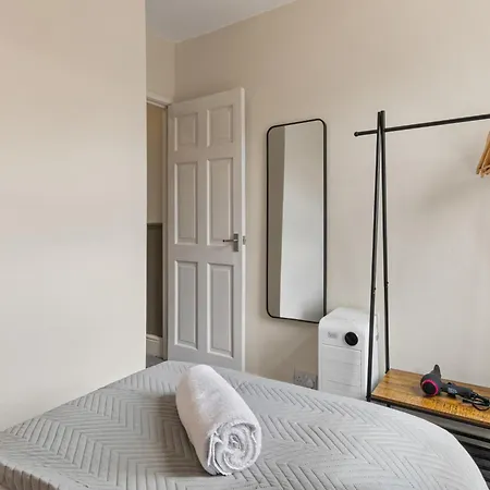 Stylish 3br Mellor House Close To Old Trafford - Sleeps 5 بيت للعطل *