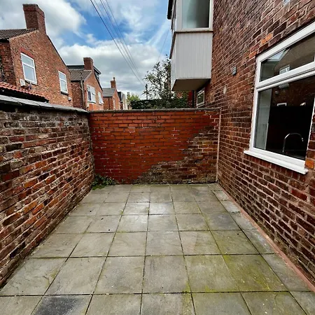 Stylish 3-bed Haven - Free Parking & Garden Casa de Férias Manchester