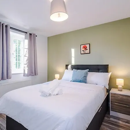 Vidale Court 2, Paprika Close- 4 Bedrooms Sleeps 7