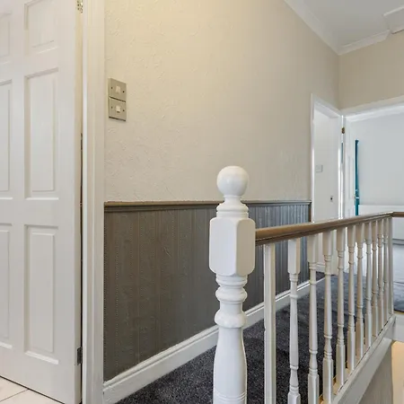 Stylish 3br Mellor House Close To Old Trafford - Sleeps 5 بيت للعطل