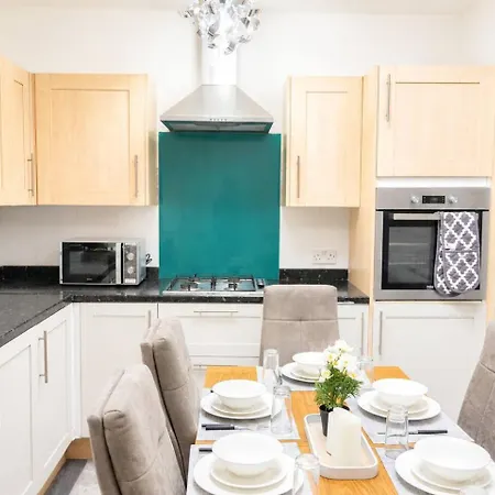 Casa de Férias 6bdr House In Old Trafford Sleeps 15 Parking Manchester
