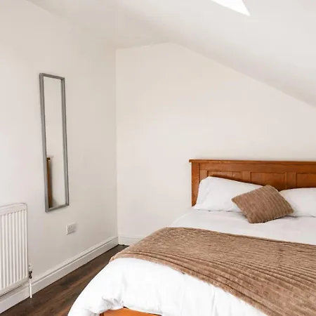 Large 7 Bedroom House! Parking. Close2city Centre *