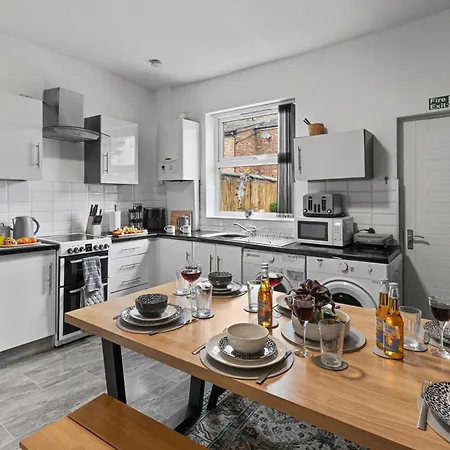 2 Bed Retreat -near Mri Oxford Rd- Sleeps 5 * Manchester