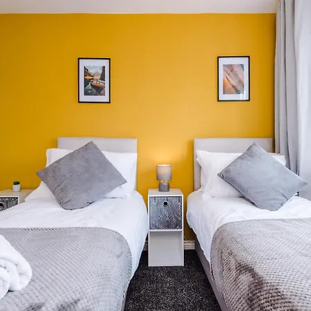 Tatil Evi Spacious 6 Bedroom House, With Private Parking