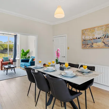 Stylish 3br Mellor House Close To Old Trafford - Sleeps 5 *
