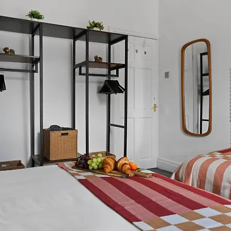 2 Bed Retreat -near Mri Oxford Rd- Sleeps 5 *