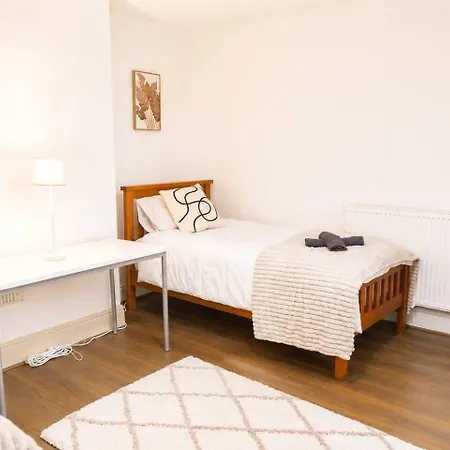 6bdr House In Old Trafford Sleeps 15 Parking Casa de Férias *
