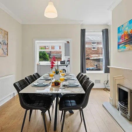 Stylish 3br Mellor House Close To Old Trafford - Sleeps 5
