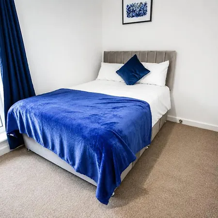 5 Bedroom House; Parking Near Media And Mcr Casa de Férias Manchester