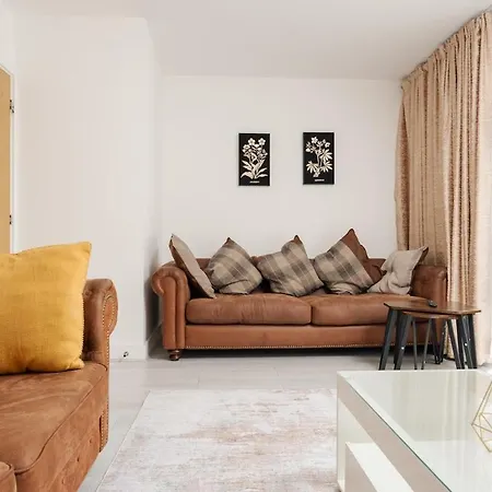 Casa de Férias Modern 3-bed W Pool Table N Etihad & Co-op Live