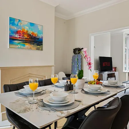 Stylish 3br Mellor House Close To Old Trafford - Sleeps 5 مانشستر