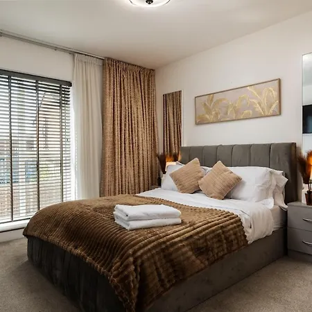 Casa de Férias Modern 3-bed W Pool Table N Etihad & Co-op Live *