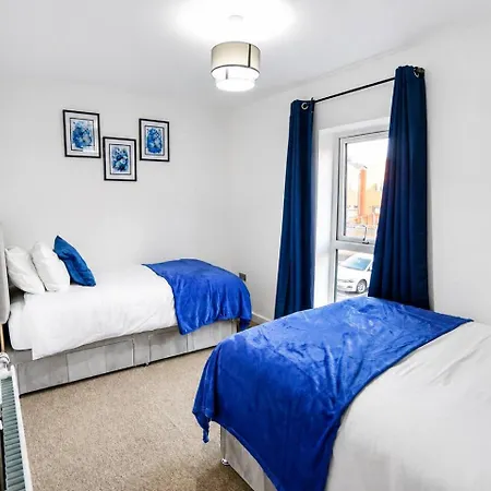 5 Bedroom House; Parking Near Media And Mcr *