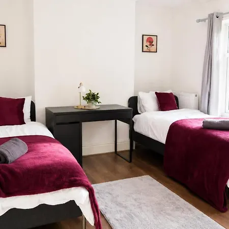 Casa de Férias 6bdr House In Old Trafford Sleeps 15 Parking *