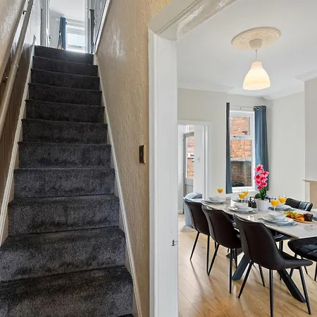 Stylish 3br Mellor House Close To Old Trafford - Sleeps 5 *