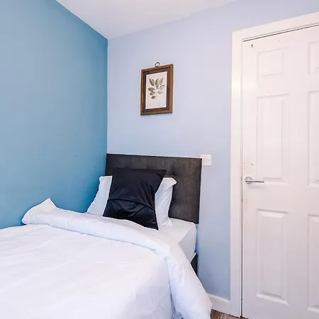 Vidale Court 2, Paprika Close- 4 Bedrooms Sleeps 7 Tatil Evi