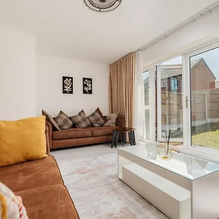 Casa de Férias Modern 3-bed W Pool Table N Etihad & Co-op Live *