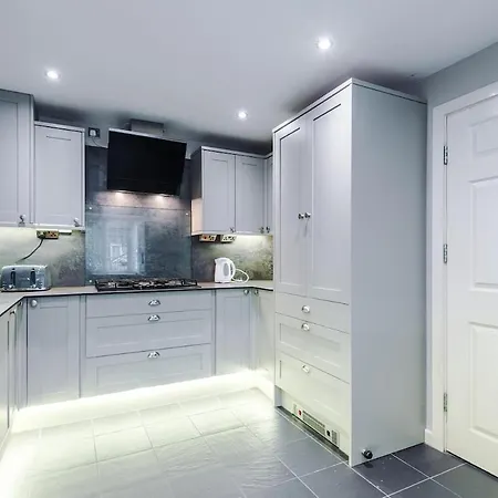 Vidale Court 2, Paprika Close- 4 Bedrooms Sleeps 7