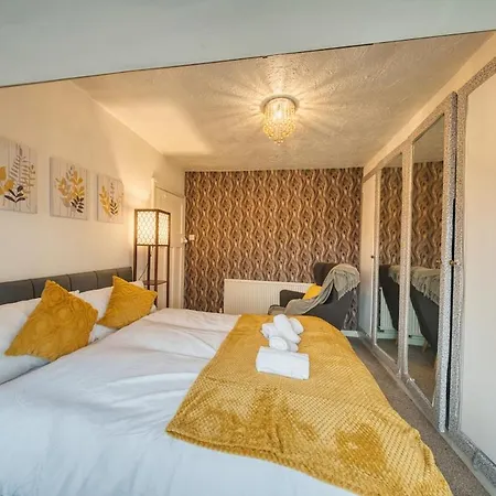 Tatil Evi 3 Bedrooms Sleeps 7 Free Parking Manchester