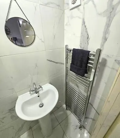 Tatil Evi Large 7 Bedroom House! Parking. Close2city Centre *